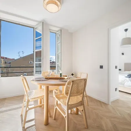 2-bedroom - Sleeps 4 - Place Massena דירה *