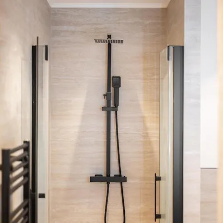 2-bedroom - Sleeps 4 - Place Massena דירה *