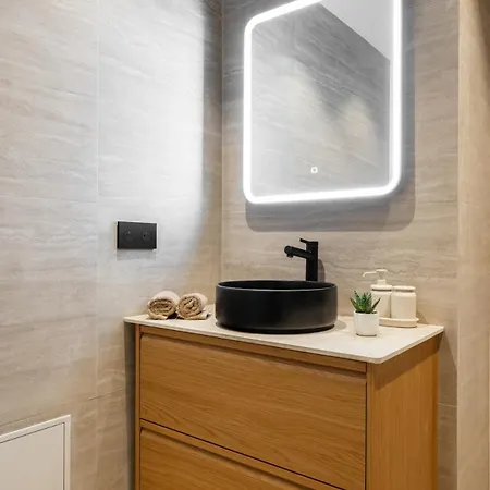 2-bedroom - Sleeps 4 - Place Massena ניס